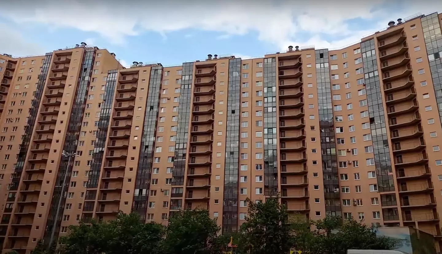 'Human anthill' apartment block is home to 20,000 people who never have to leave 1 A 'human anthill' apartment block outside of St Petersburg, Russia, is home to 20,000 people (YouTube/Curious Facts)