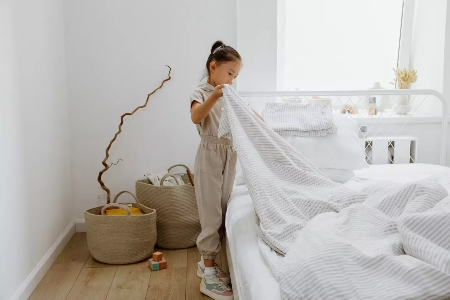 You should air your bed for at least an hour, according to the expert.