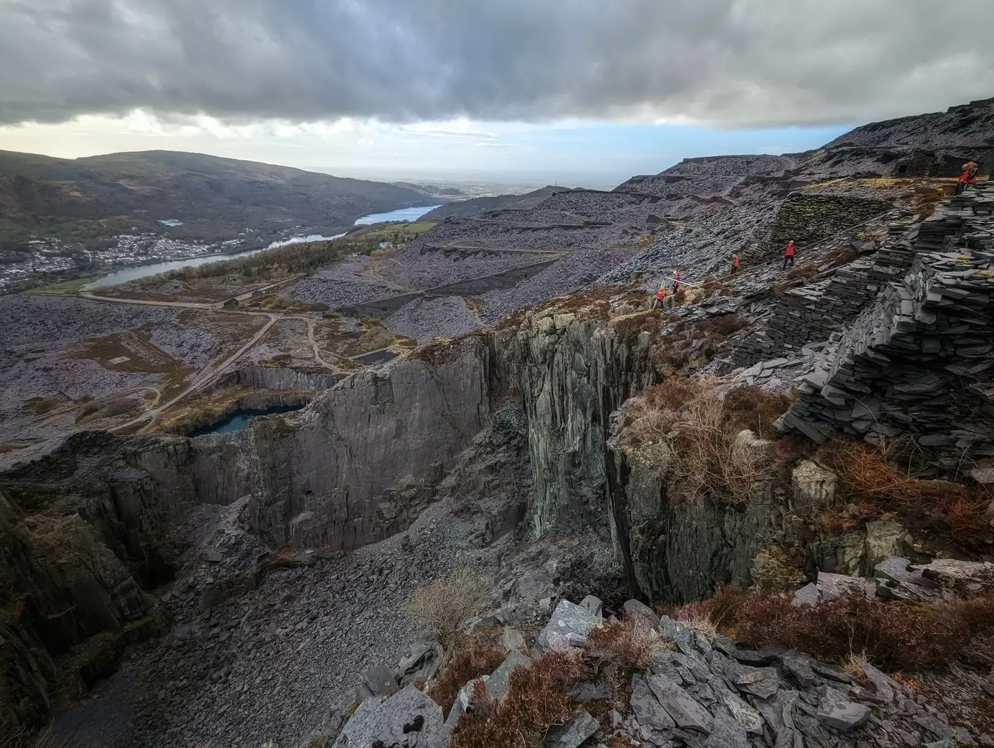 Llanberis Mountain Rescue Team has urged people to stay away from the site.