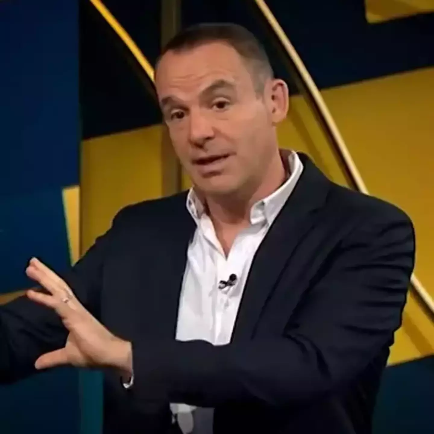 Martin Lewis' people at MoneySavingExpert (MSE) have explained how to avoid the spenny airport drop-off charges.