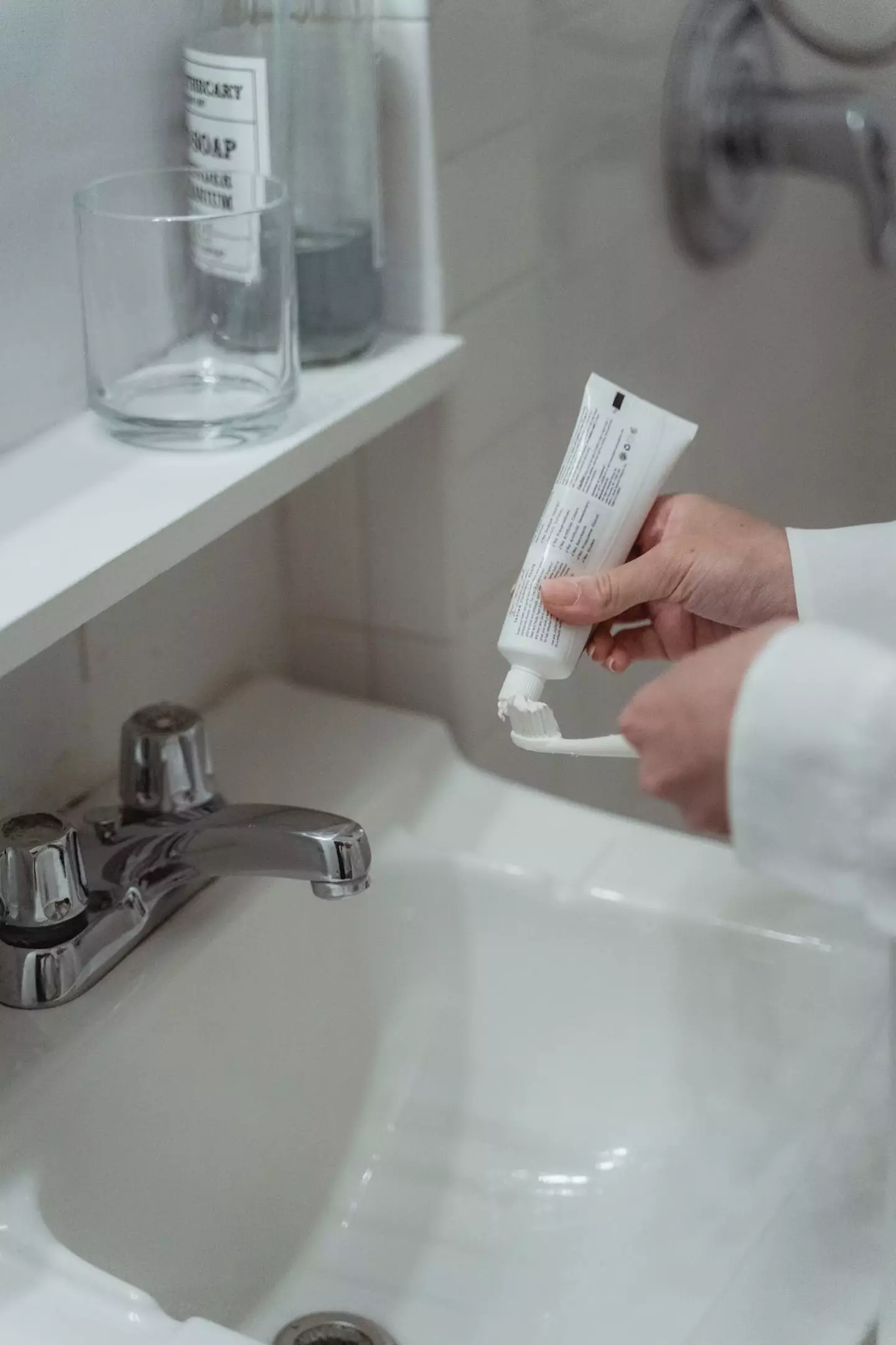 Brushing teeth before or after breakfast causes quite the debate.