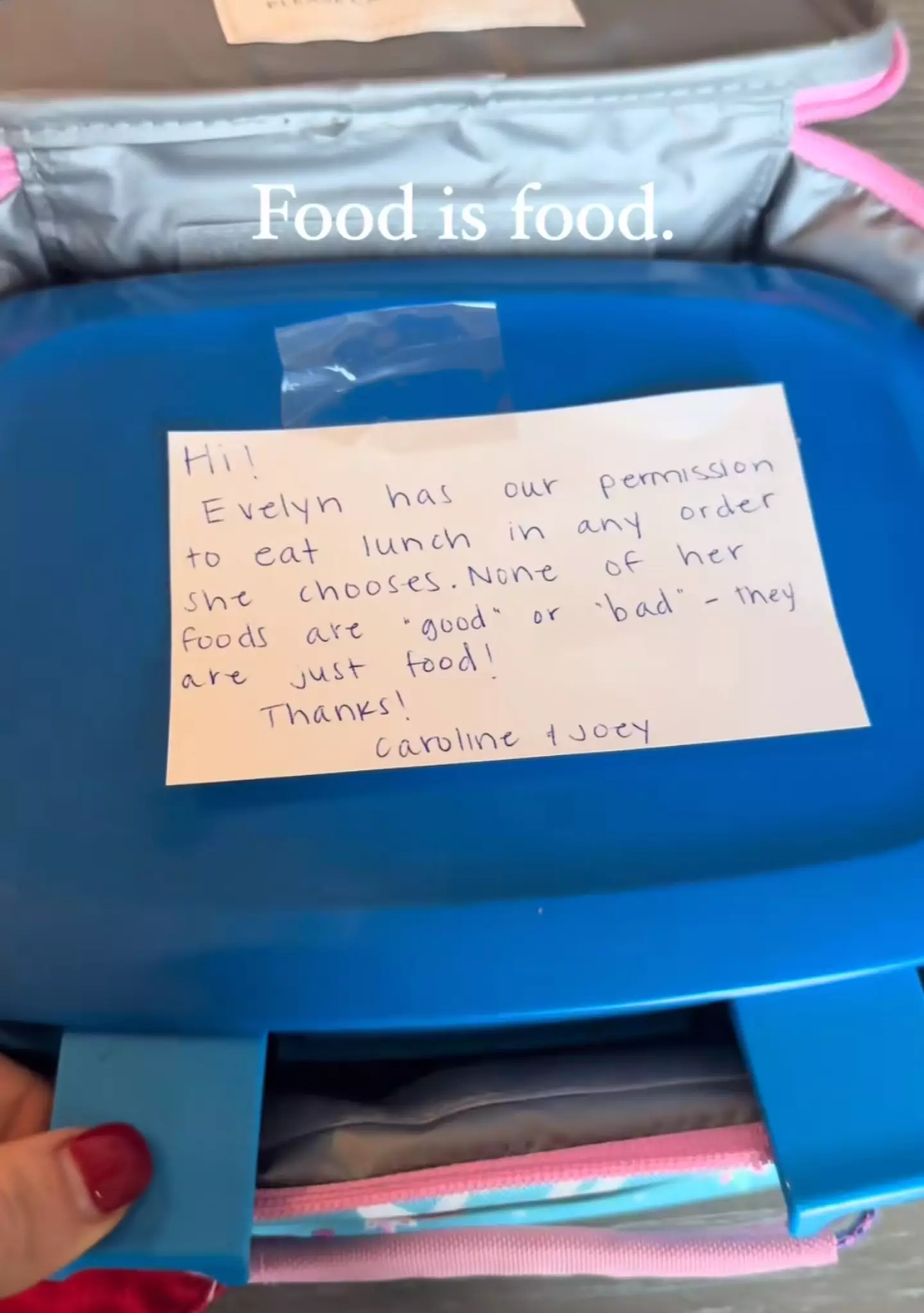 Caroline left a note in her daughter's lunchbox.