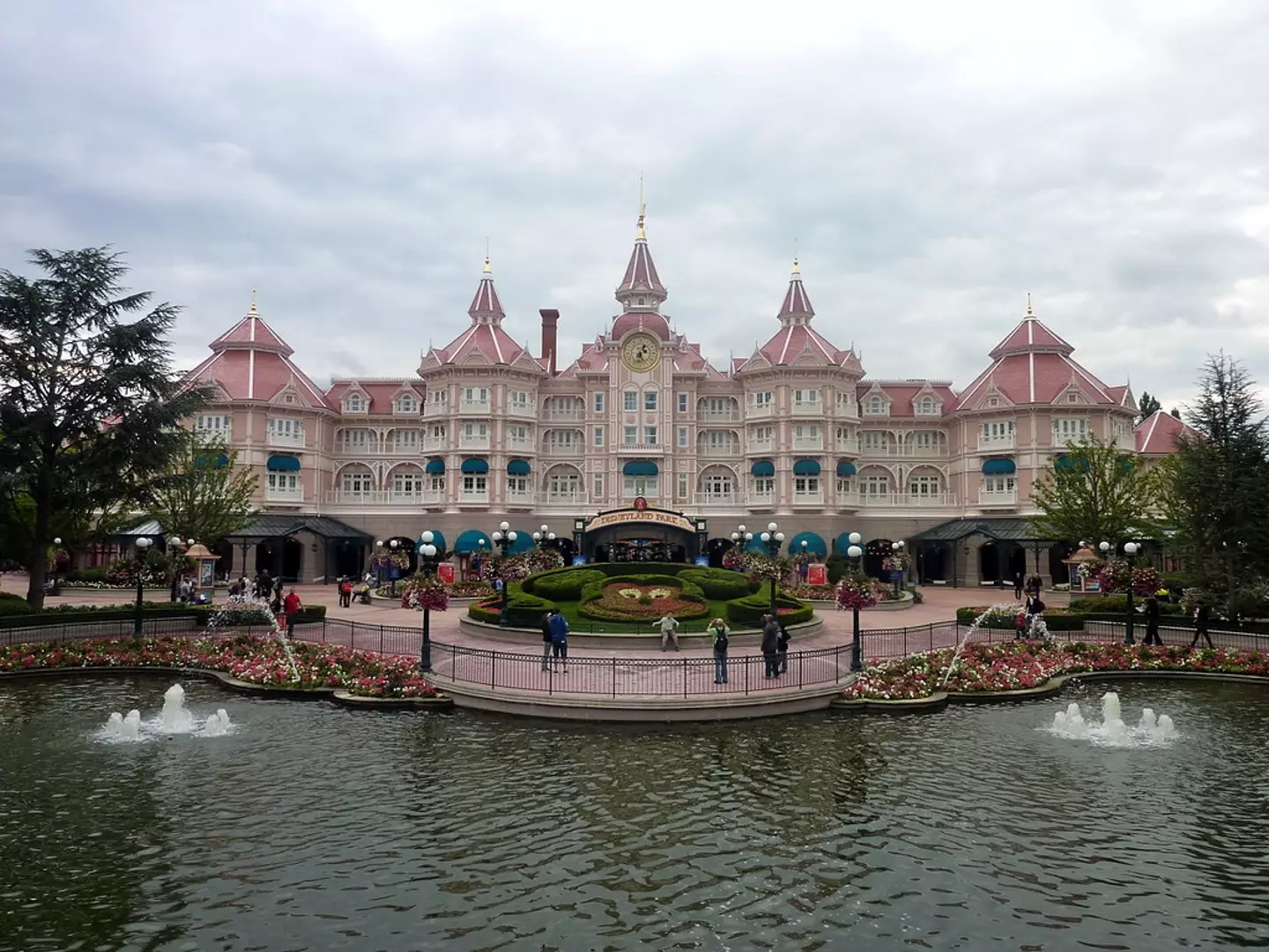 The man said he didn't want to visit Disneyland again after the proposal was ruined.