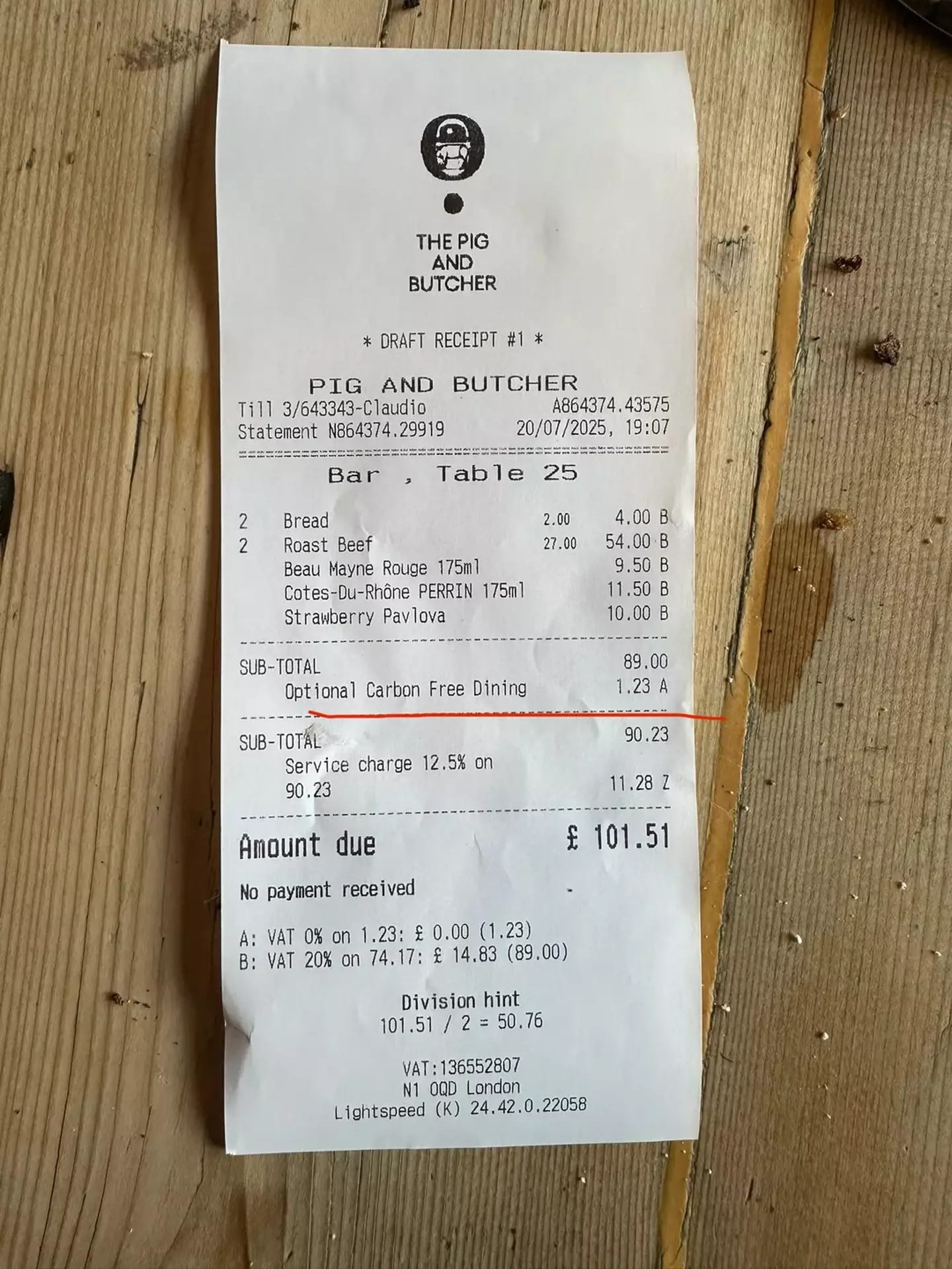 The bill has been questioned over its 'carbon-free dining fee' (Reddit/tauhou_)