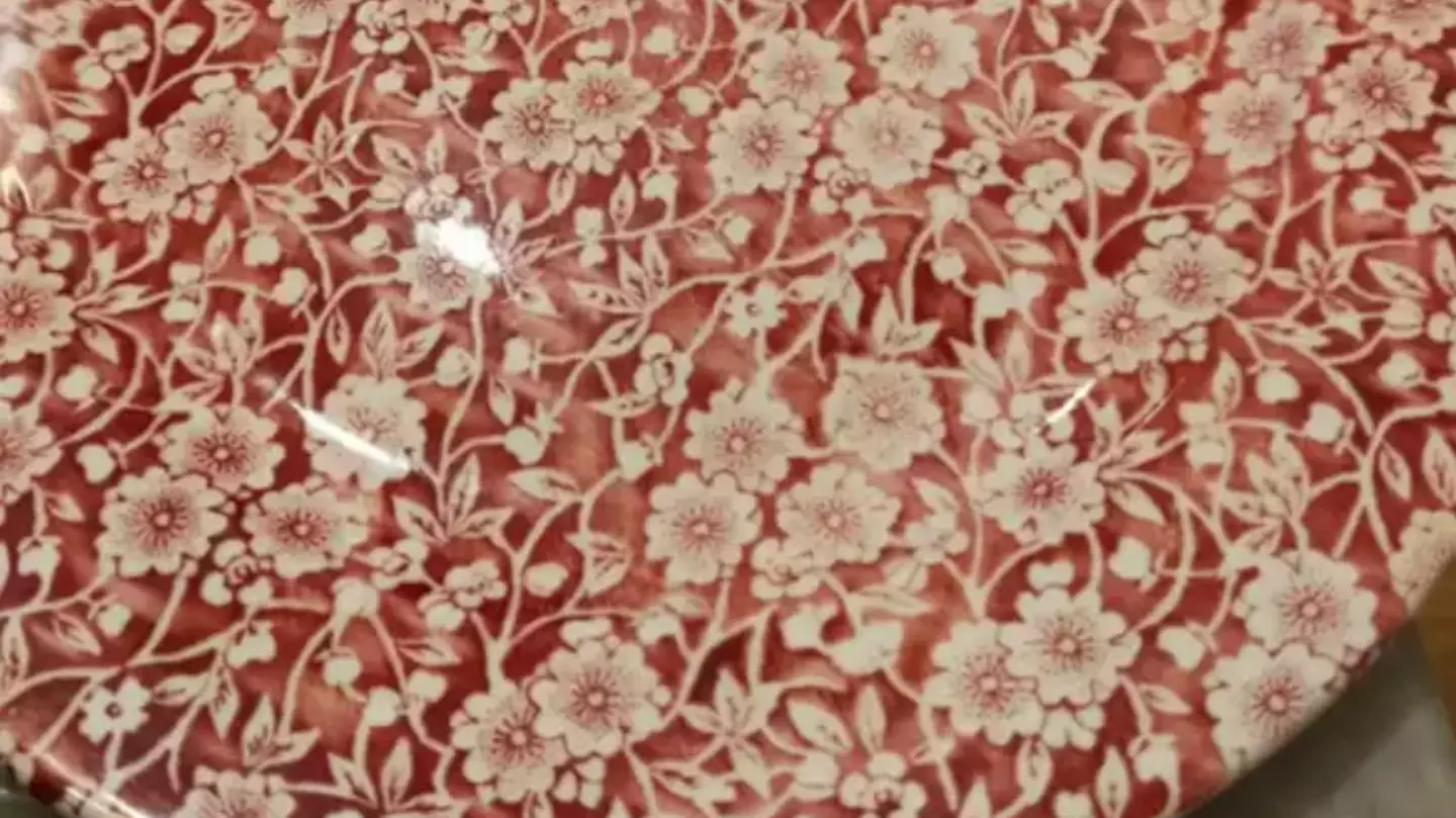 What it means if you get mysterious rare red plate at Wetherspoons