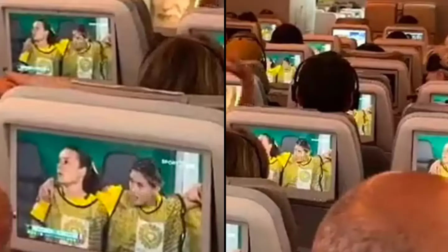Entire plane tunes into Australia v France match except for one