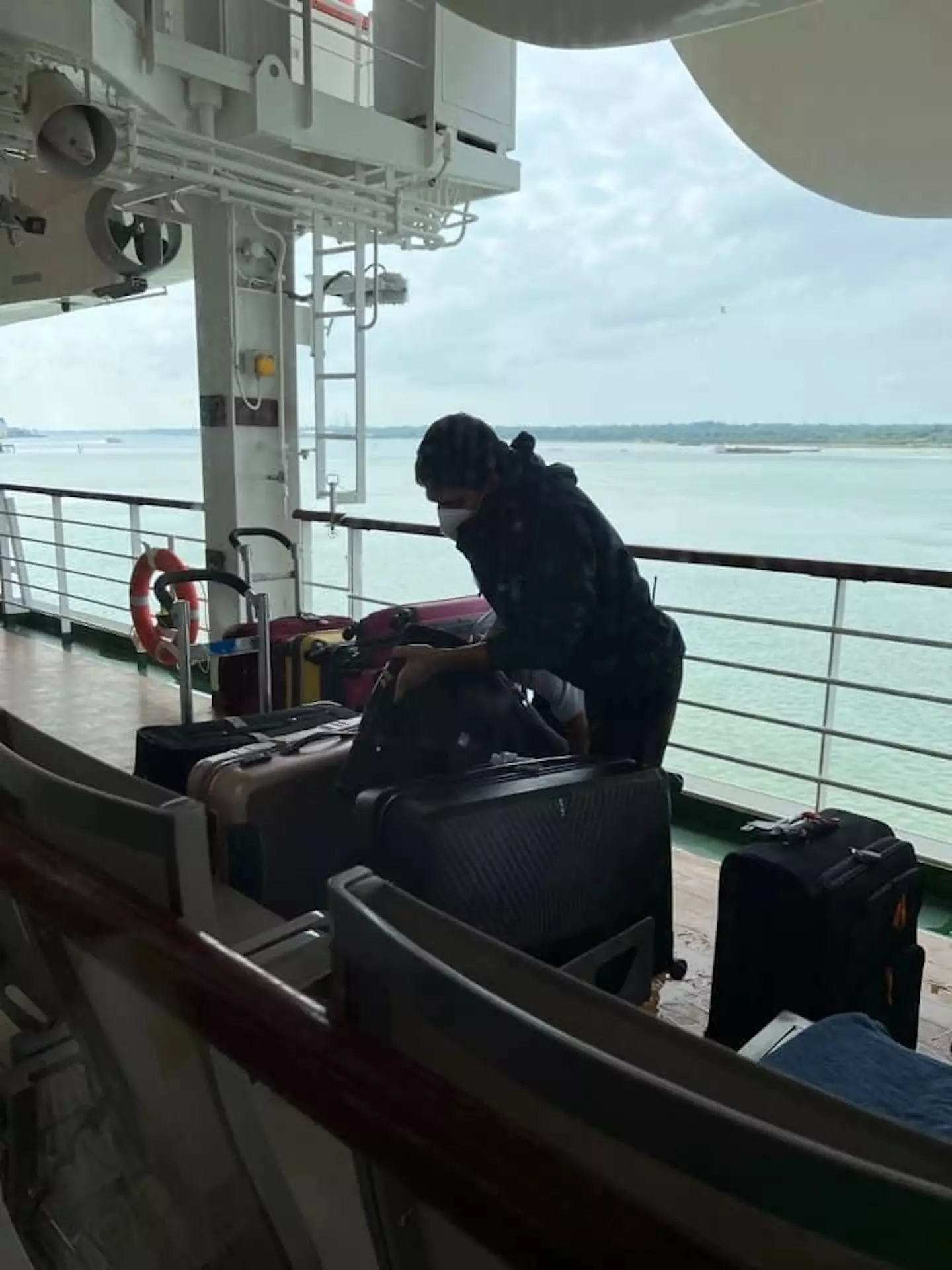 20 items of luggage fell into the sea but only 10 could be recovered.