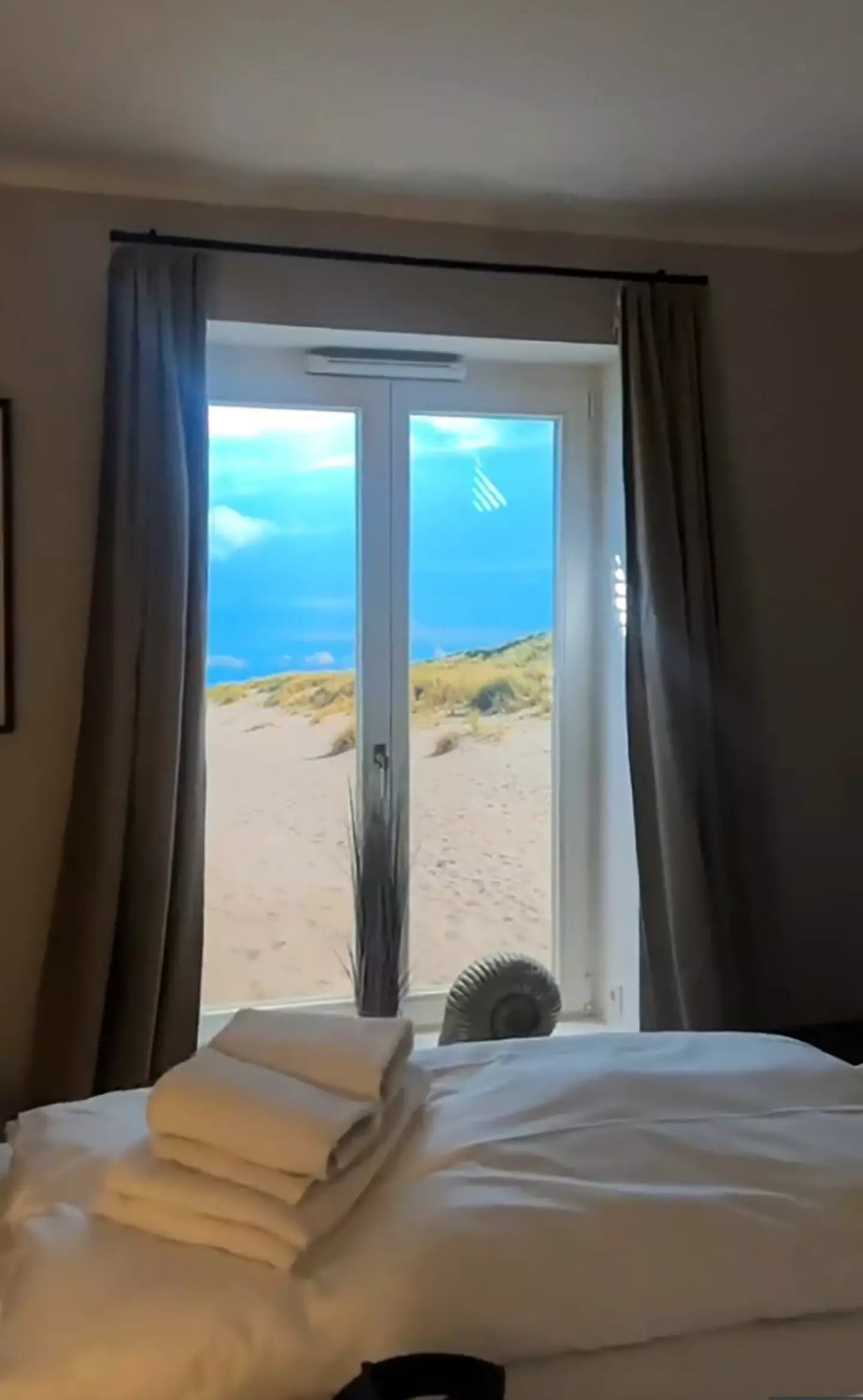 Looks like the perfect view to wake upto right? (Newsflash/ Instagram/@sonnyloops)