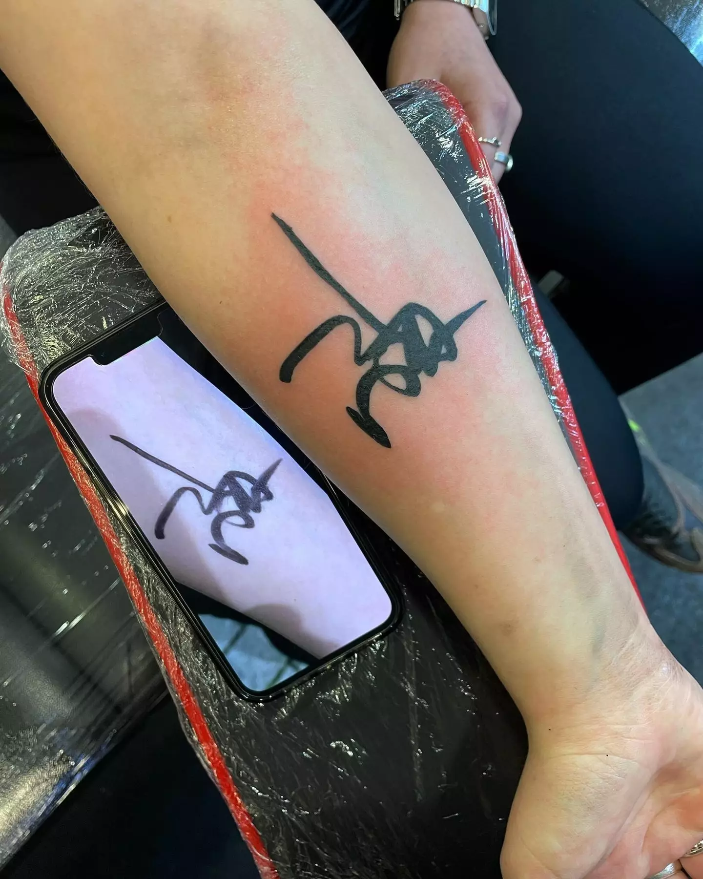 The day after their interaction, Paris got his signature tattooed on her forearm.