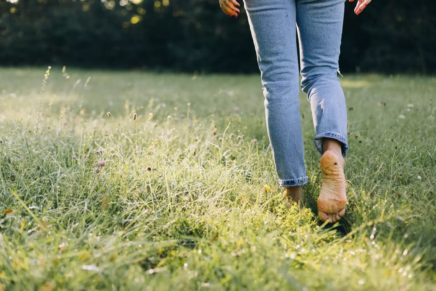 Jennifer Mann recommends going barefoot to 'ground' yourself (Getty Stock Image)