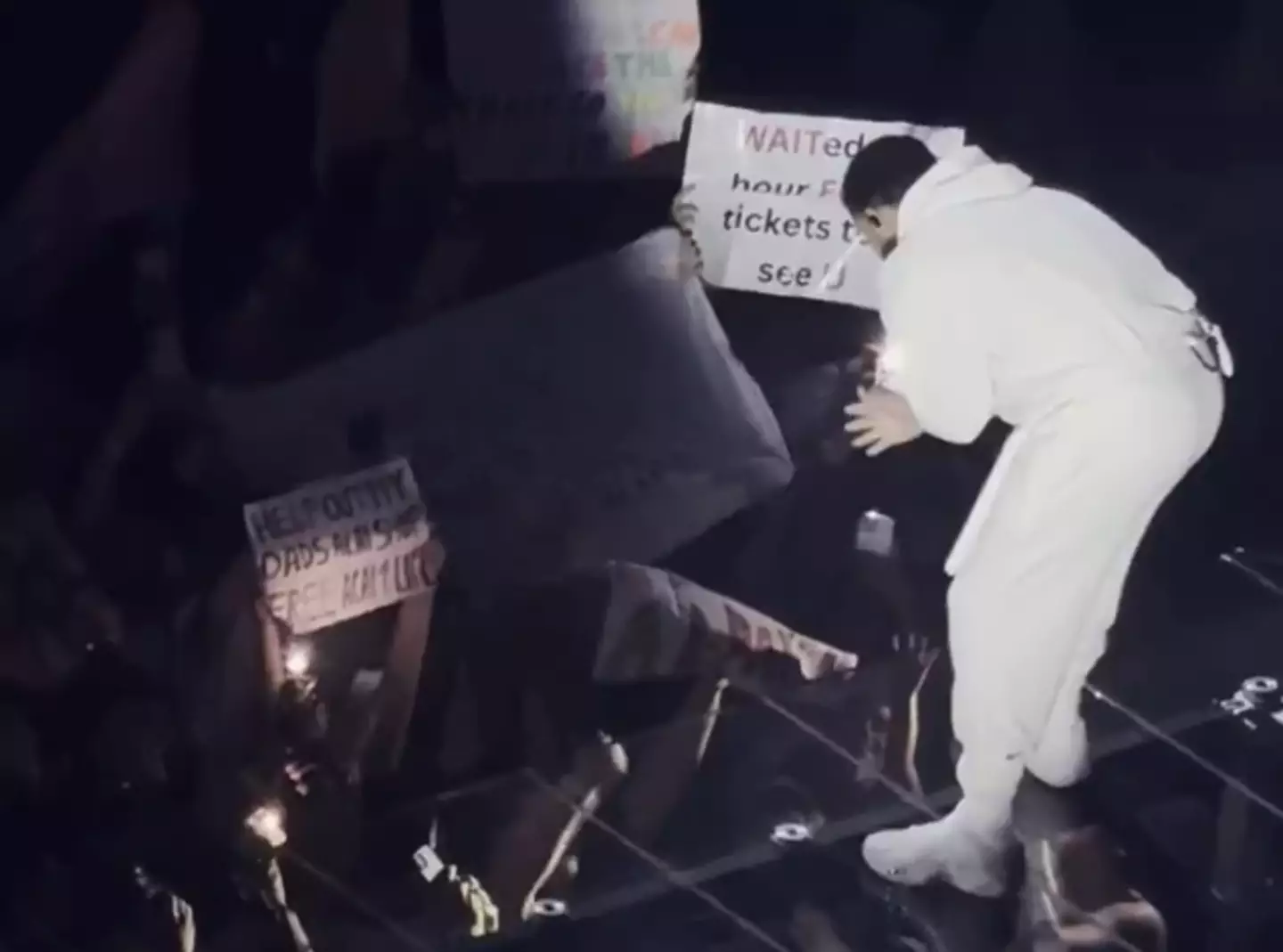 Drake was kind enough to hand out 20k to the fan for taking part (X)