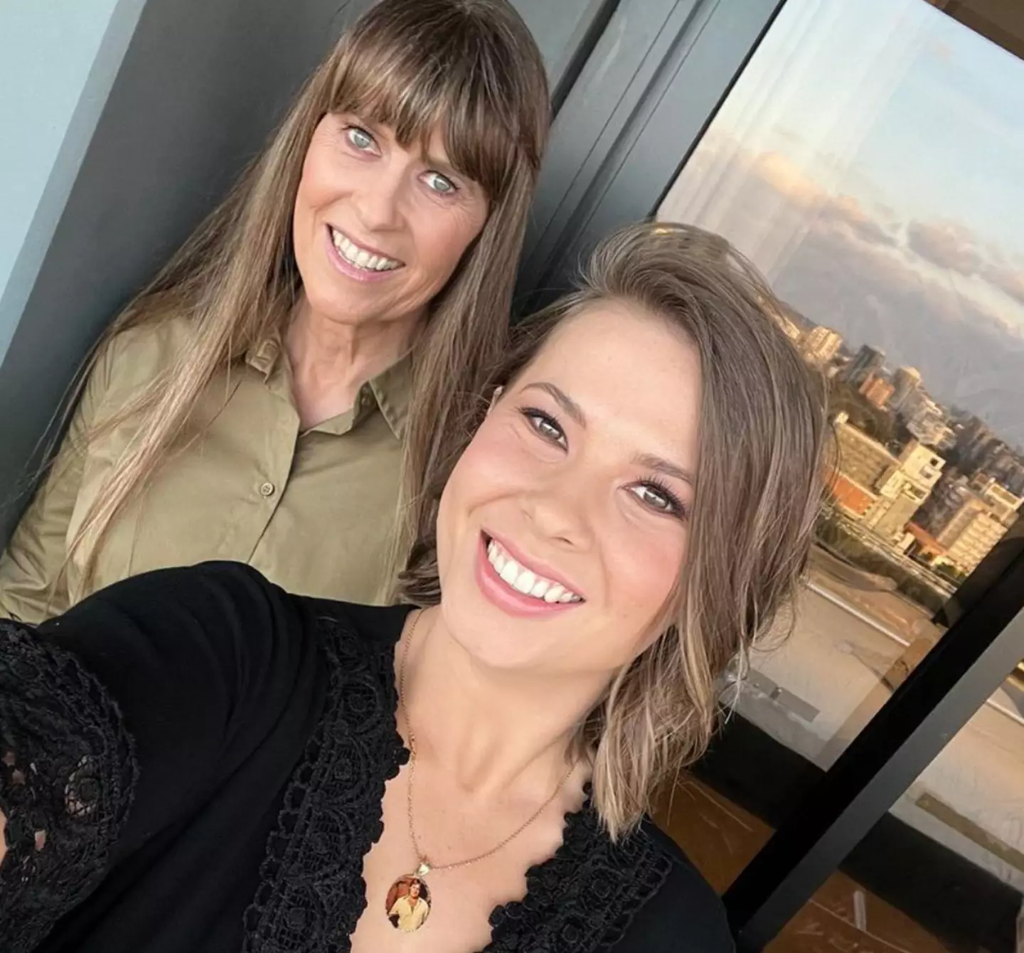 Bob has not spoke to his extended family for many years.