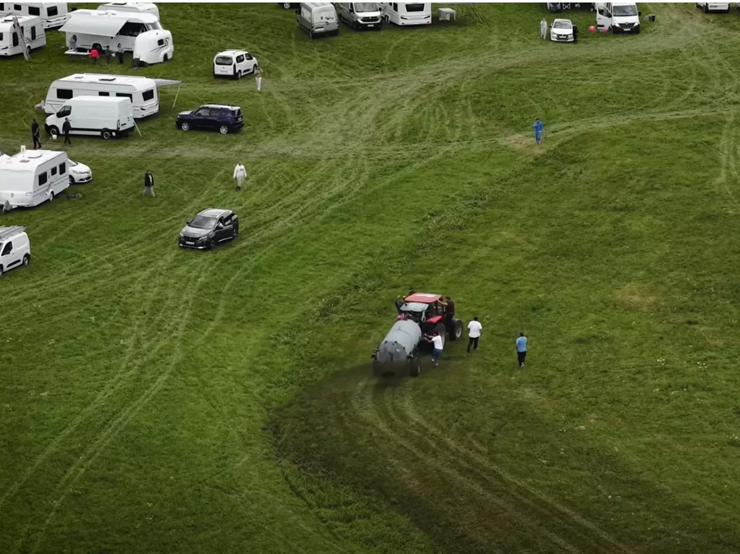 That's one smelly way to do it. (YouTube/LOAGRI)