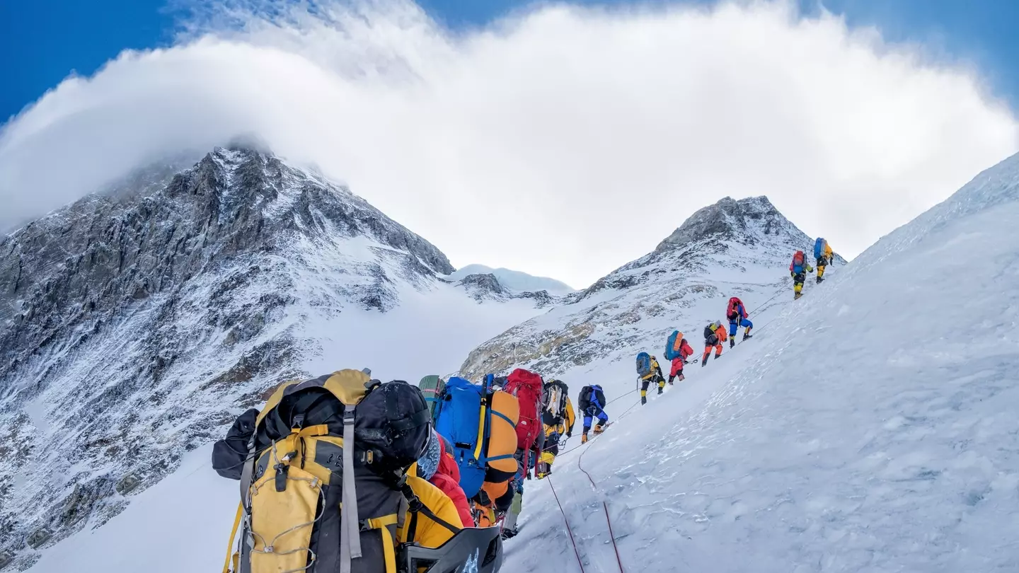 Desperate rescue effort underway to save hundreds of hikers stuck on Mount Everest after snowstorm