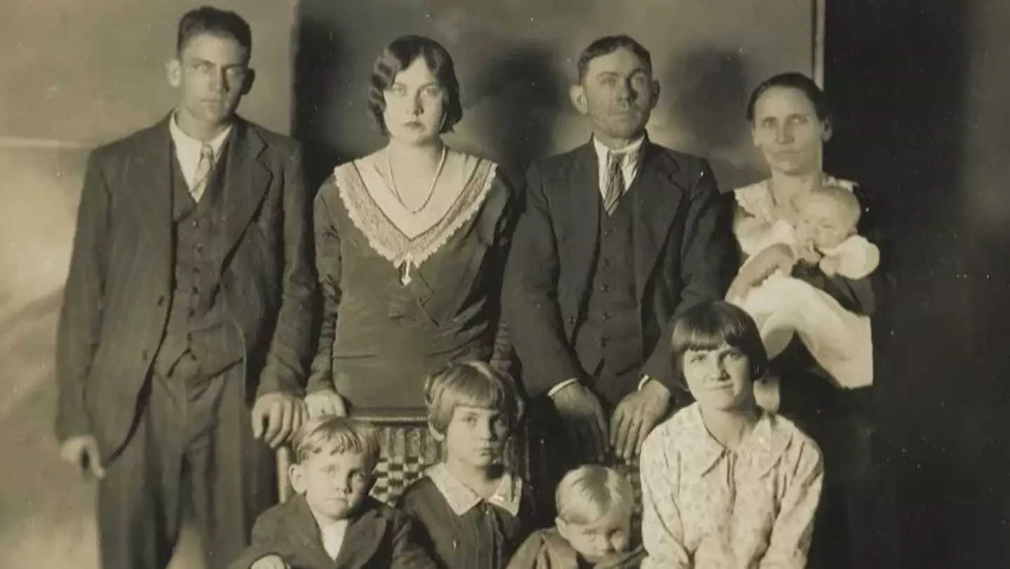 Chilling truth behind seemingly normal family portrait dubbed ‘scariest photo ever taken’