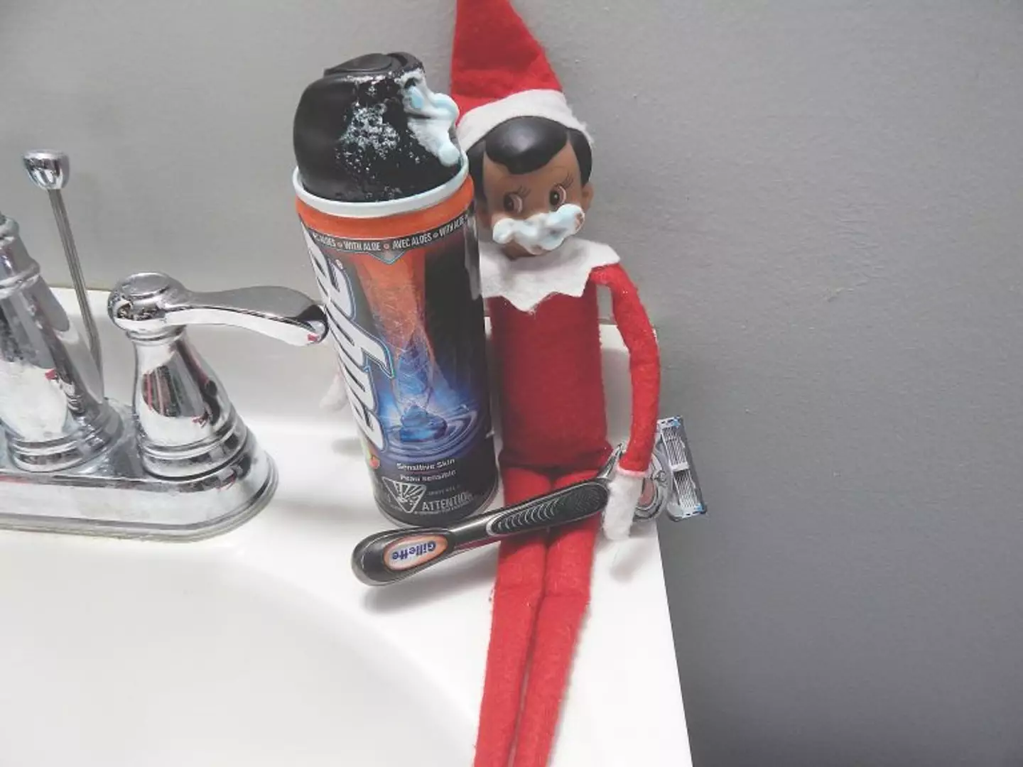 Elf having a shave. (