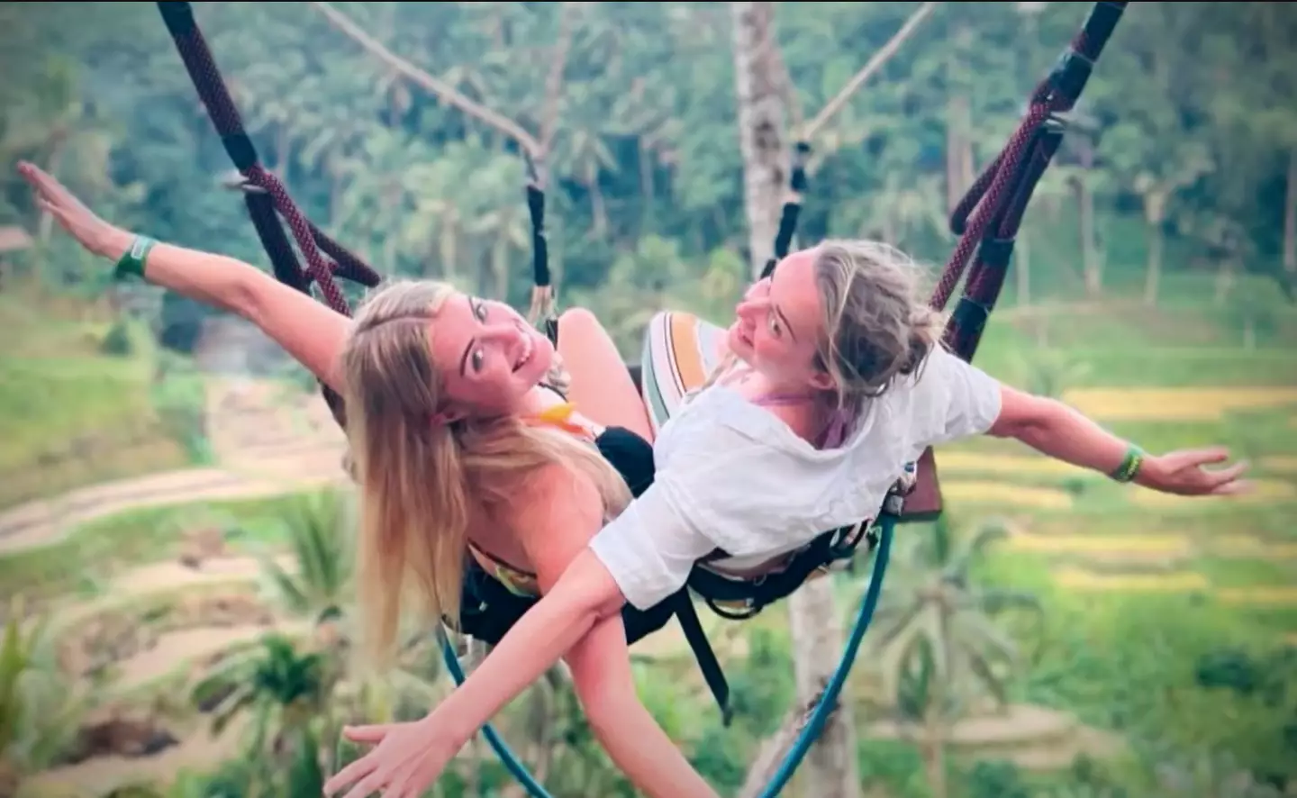 She had travelled to Laos with her longterm friend Simone White, who would die from the poisoning (YouTube/@60MinutesAU)