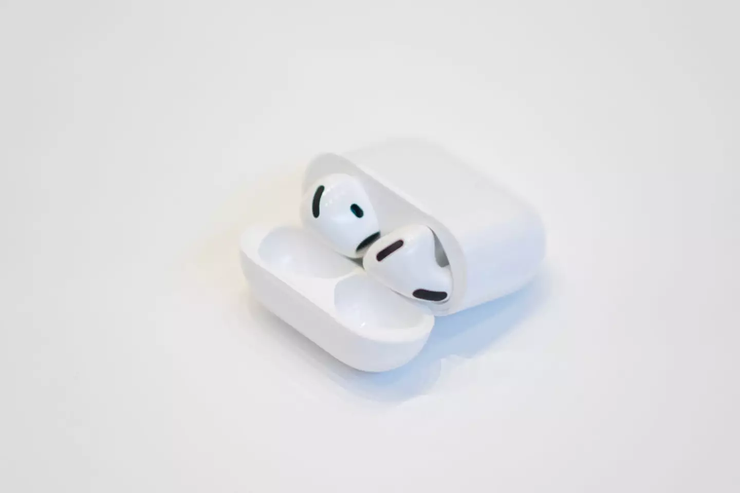 Why does one AirPod run out of battery quicker? (NIC COURY/AFP via Getty Images)