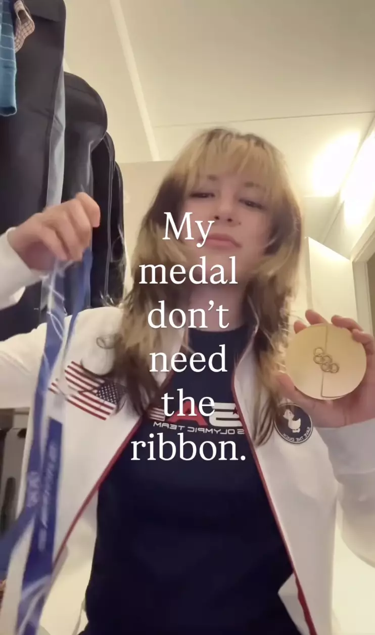 The US figure skater also shared her broken medal. (Instagram/alysaxliu)