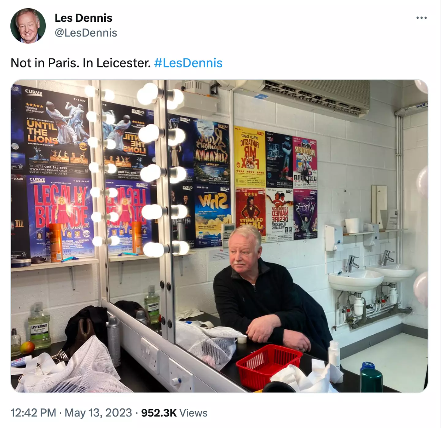 Les Dennis posted a hilarious response to Amanda Holden's 'Paris' picture.