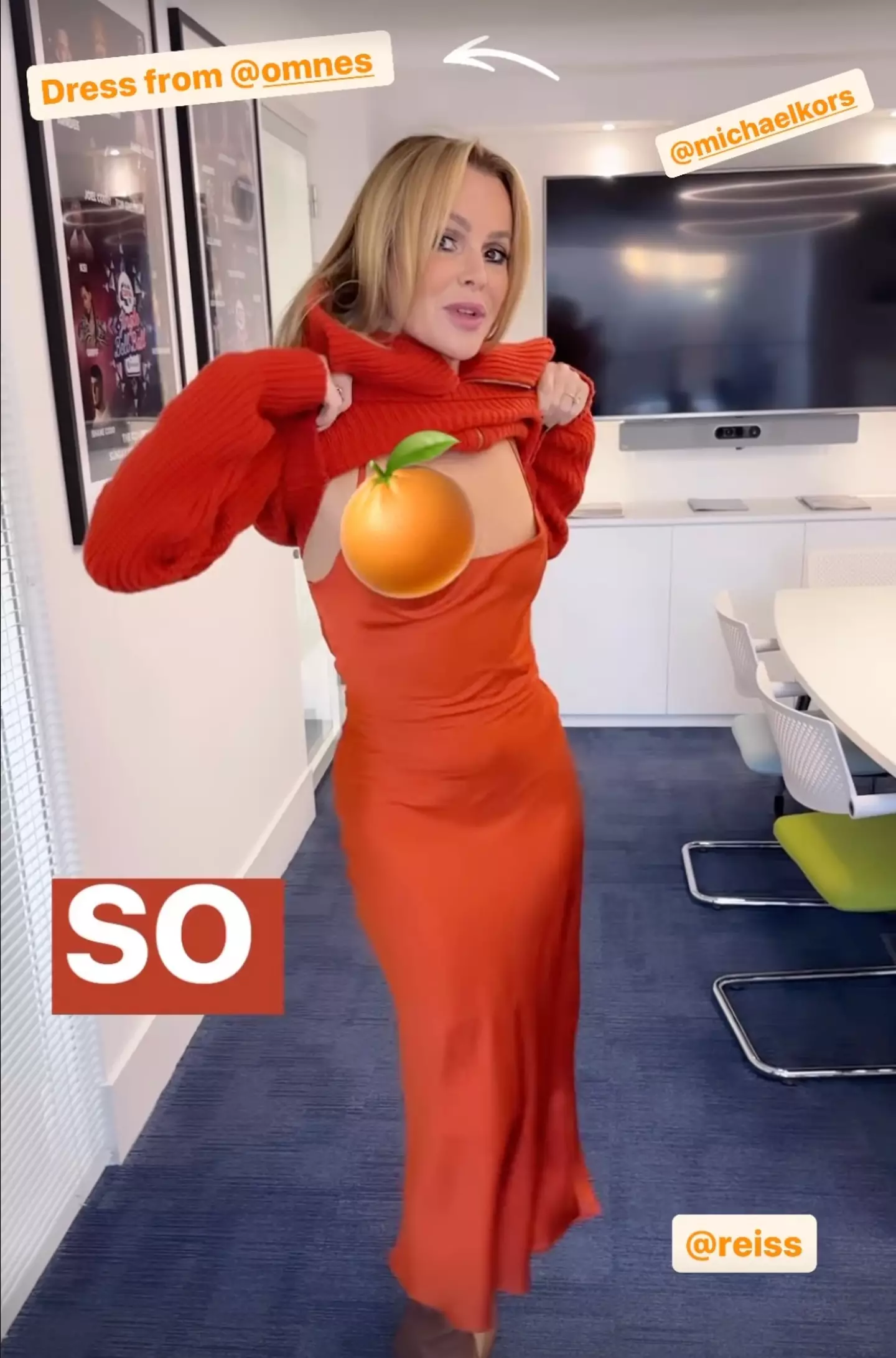 Amanda accidentally gave fans an eyeful while showing off her orange look.