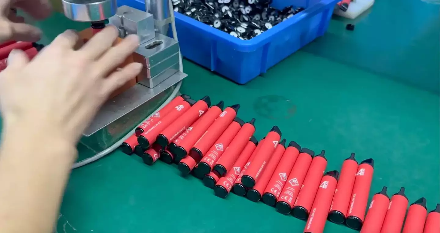 In the video, the whole process of making a vape is shown.