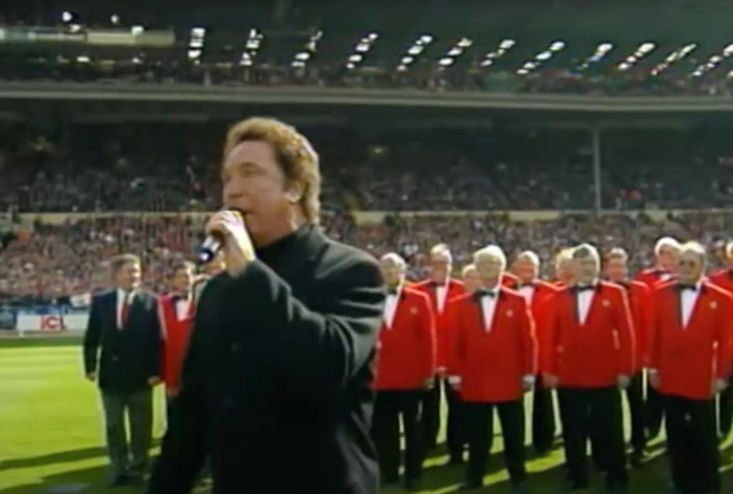 Tom Jones performing Delilah in 1999.