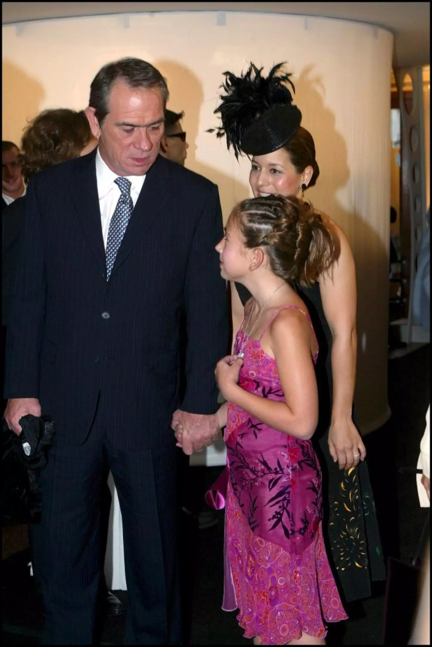 Tommy Lee Jones and daughter Victoria in 2002 (Alain BENAINOUS/Gamma-Rapho via Getty Images)