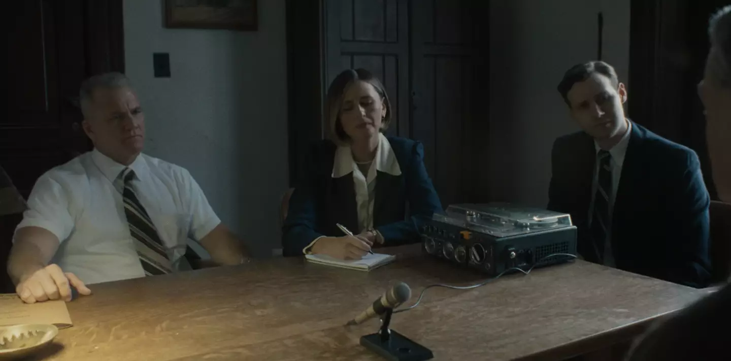 The episode portrays what almost feels like a parodied version of Mindhunter (Netflix)