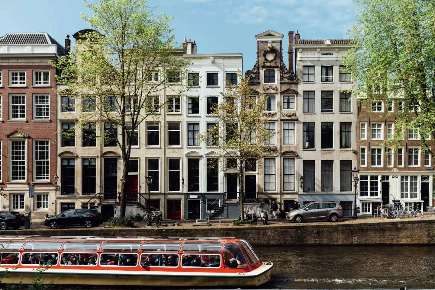 The hooks are most commonly found on the thin houses overlooking the canal.