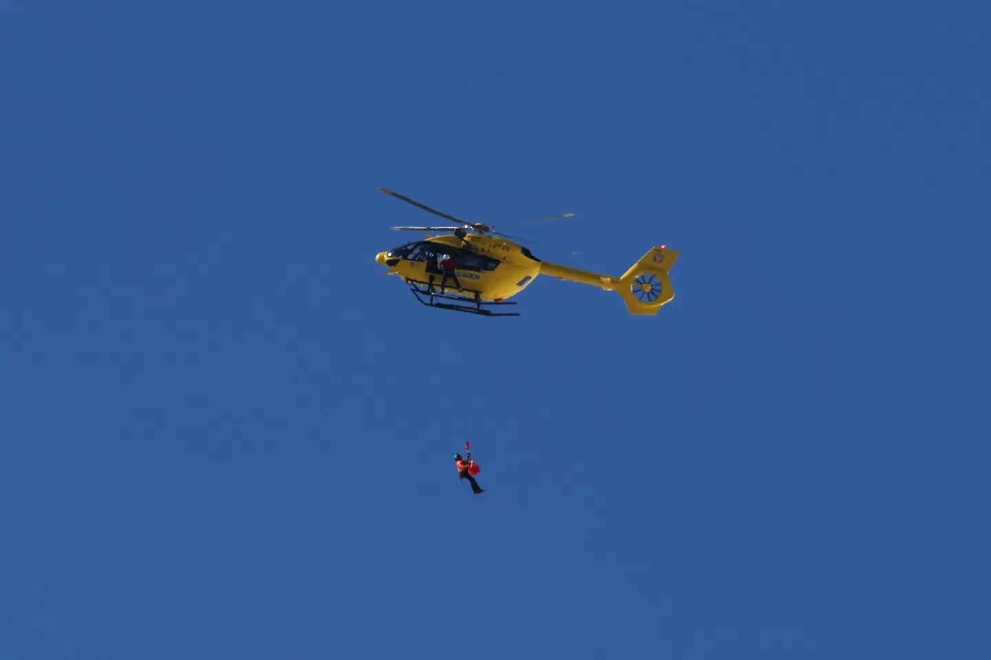 A mountain rescue helicopter lifted Vonn. (Al Bello/Getty Images)