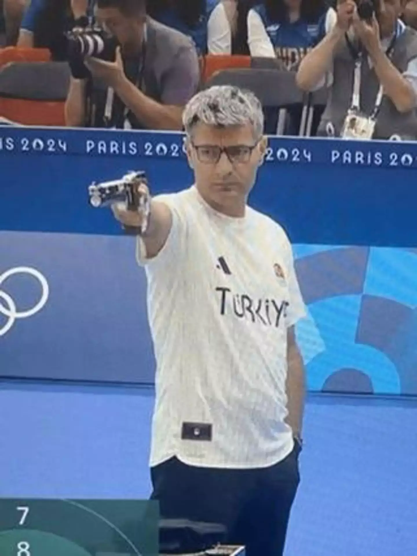 Eyes open, hand in pocket, prescription glasses, Olympic silver medal in the bag. (Eurosport)