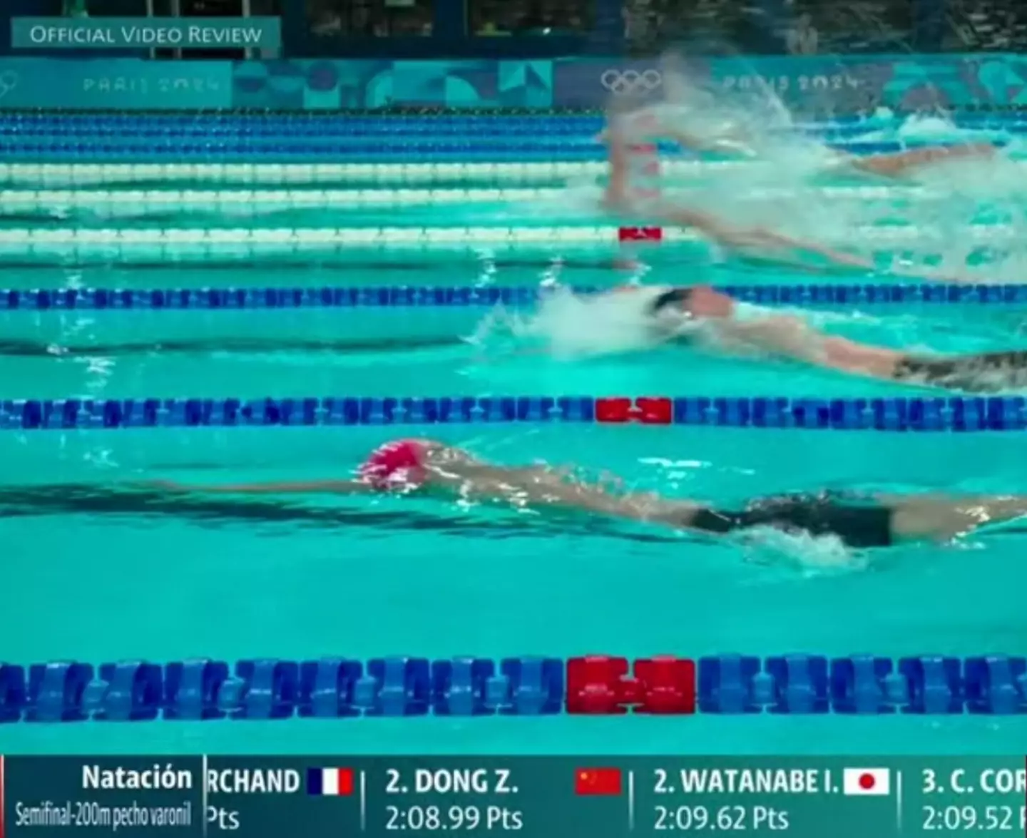 The swimmer was beyond the red marker by the time he broke the surface of the water. (X/Claro Sports)