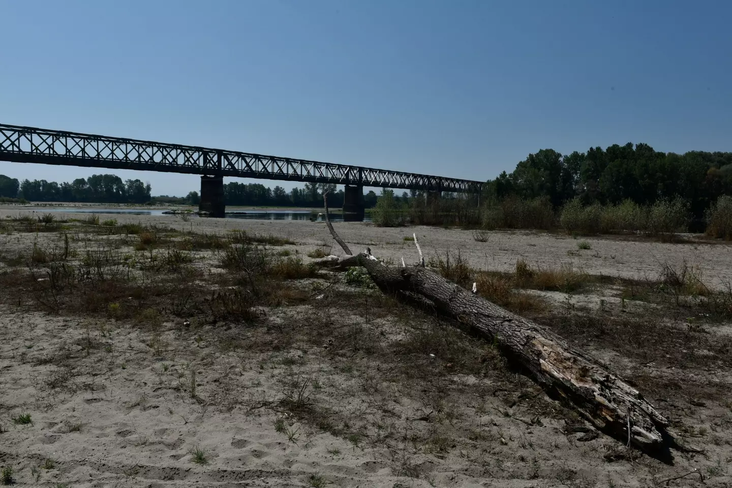 The drought emergency continues in the north of Italy bent by the absence of rains and by the hot temperatures of this summer.