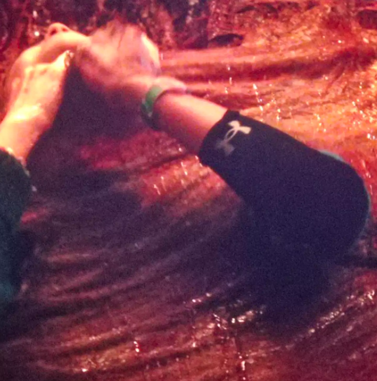 Not so sure that matches with the 80s fashion... (Netflix)