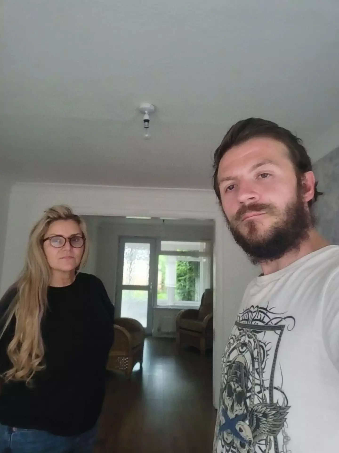 Lauren called in paranormal investigators Lee and Linzi.