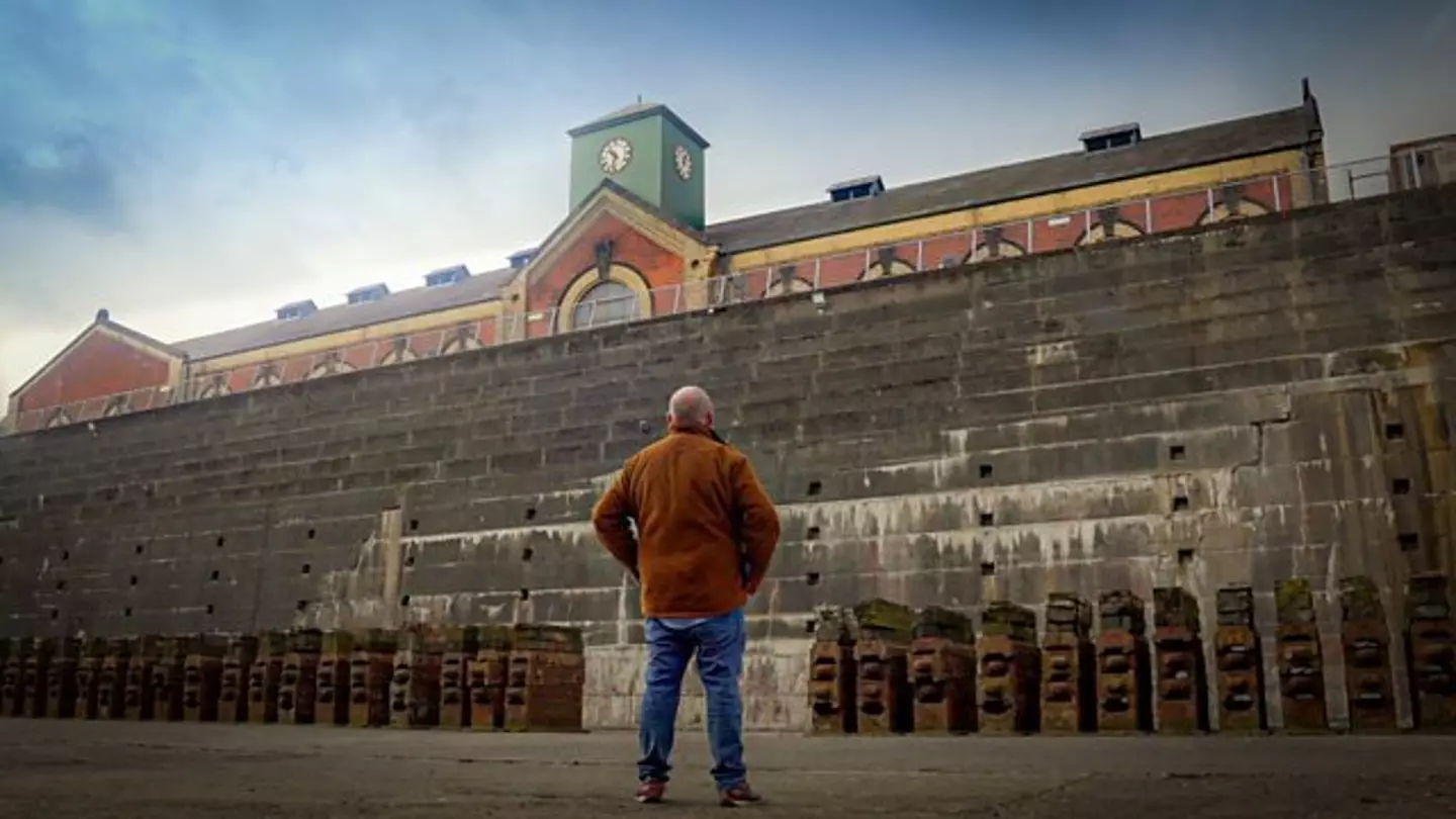He is now setting up his own whisky distillery in Belfast.