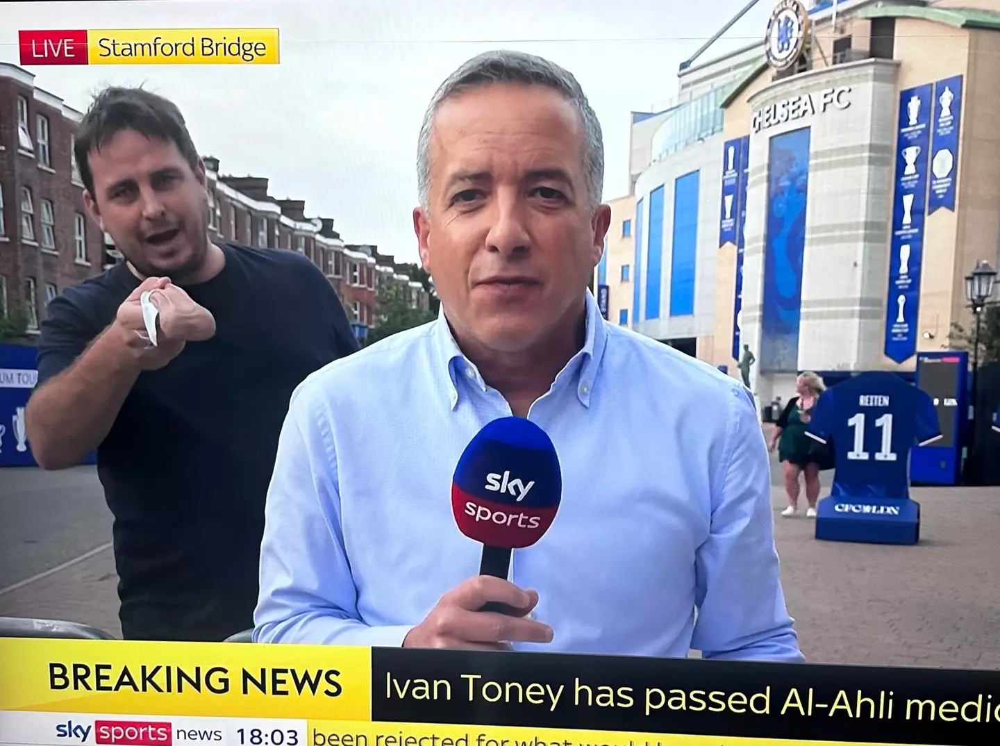 Every news crew's worst nightmare (Sky Sports/ X/@JohnHall1985)