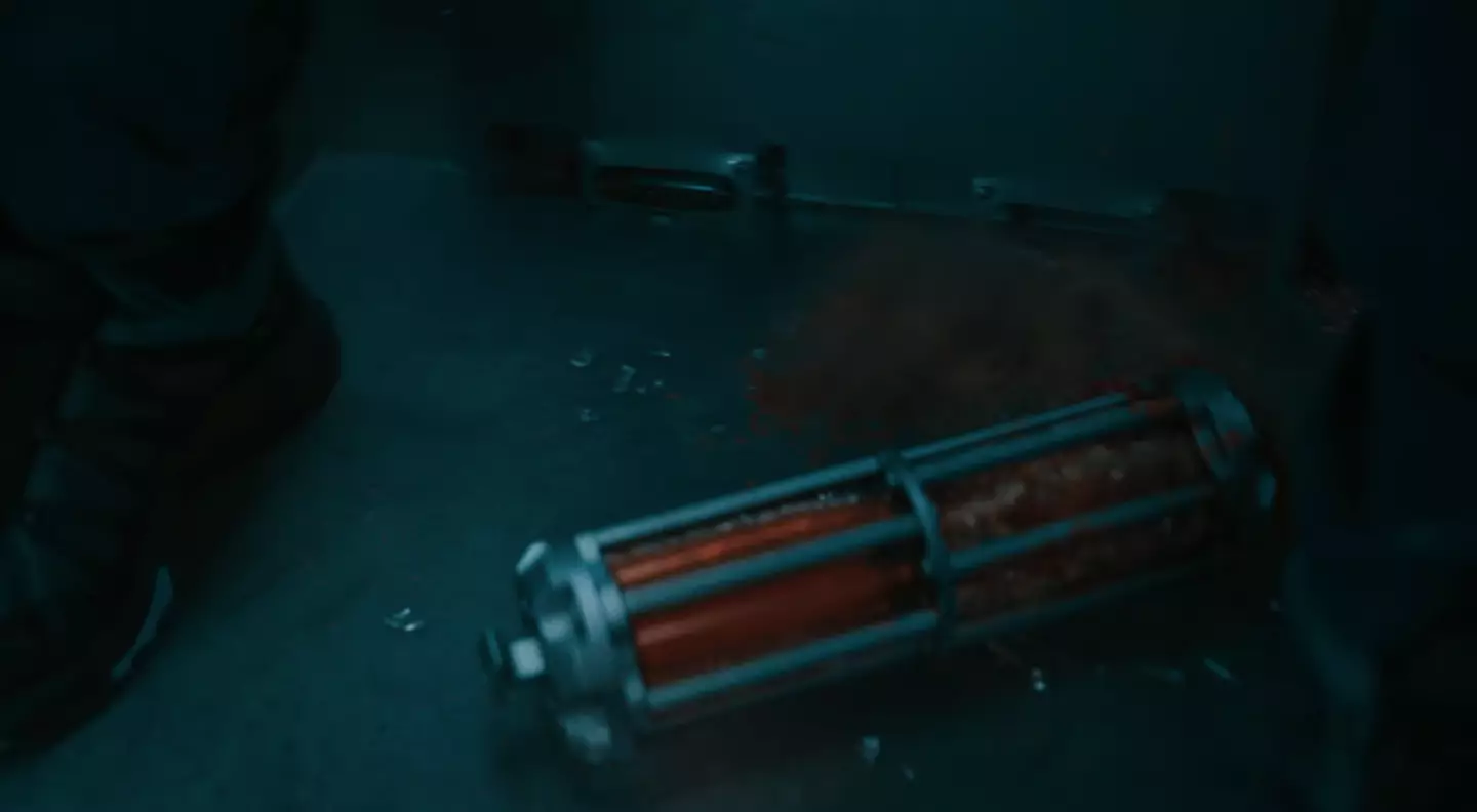 Novichok in Carry-on (Netflix)