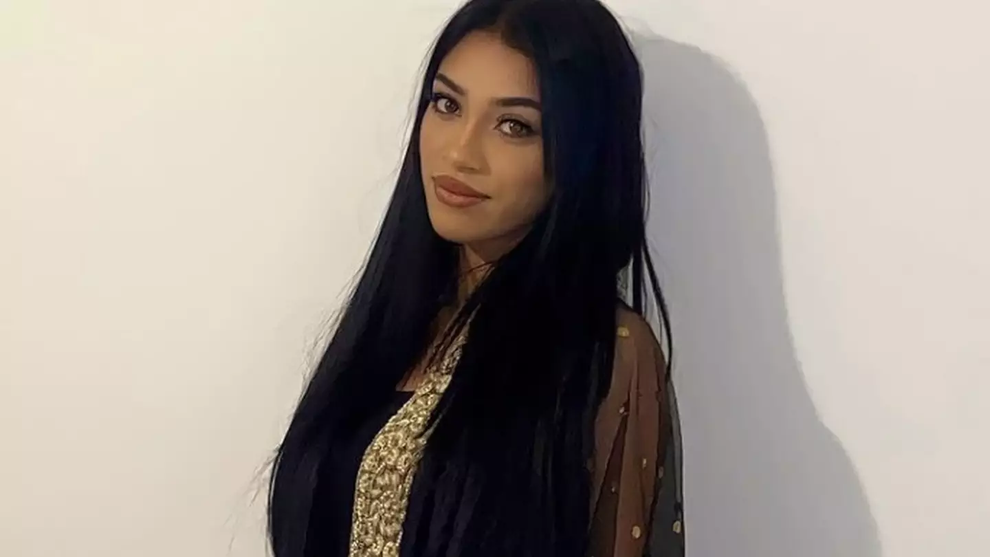 Plasterer Who Works With Fake Nails Is Forced To Shrug Off Sexist Comments From Blokes