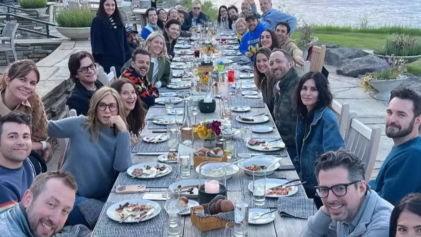 Sheer number of celebrities in Kristen Bell's dinner photo is blowing people's minds