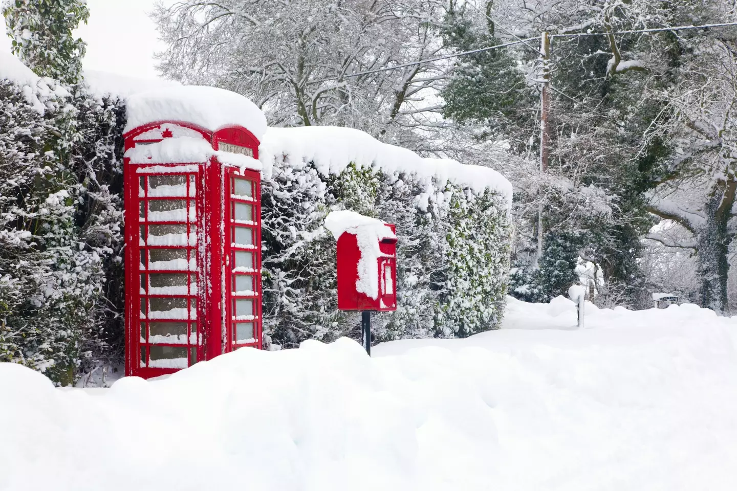 The forecasters have predicted the heaviest snow is set to fall over the North Downs of the Sussex.