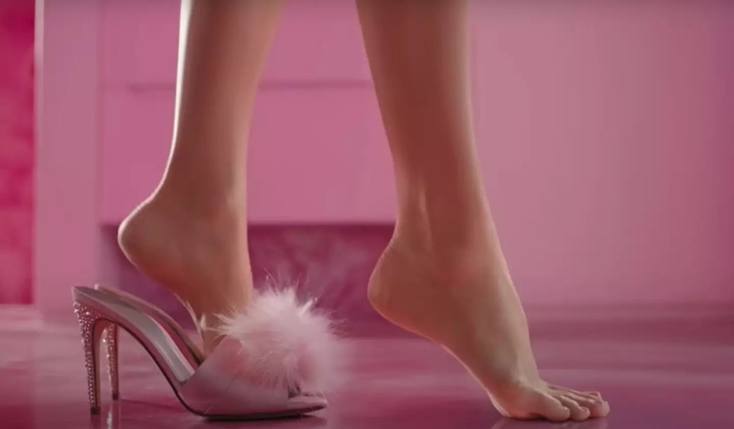 Margot Robbie's feet have gotten the internet talking.