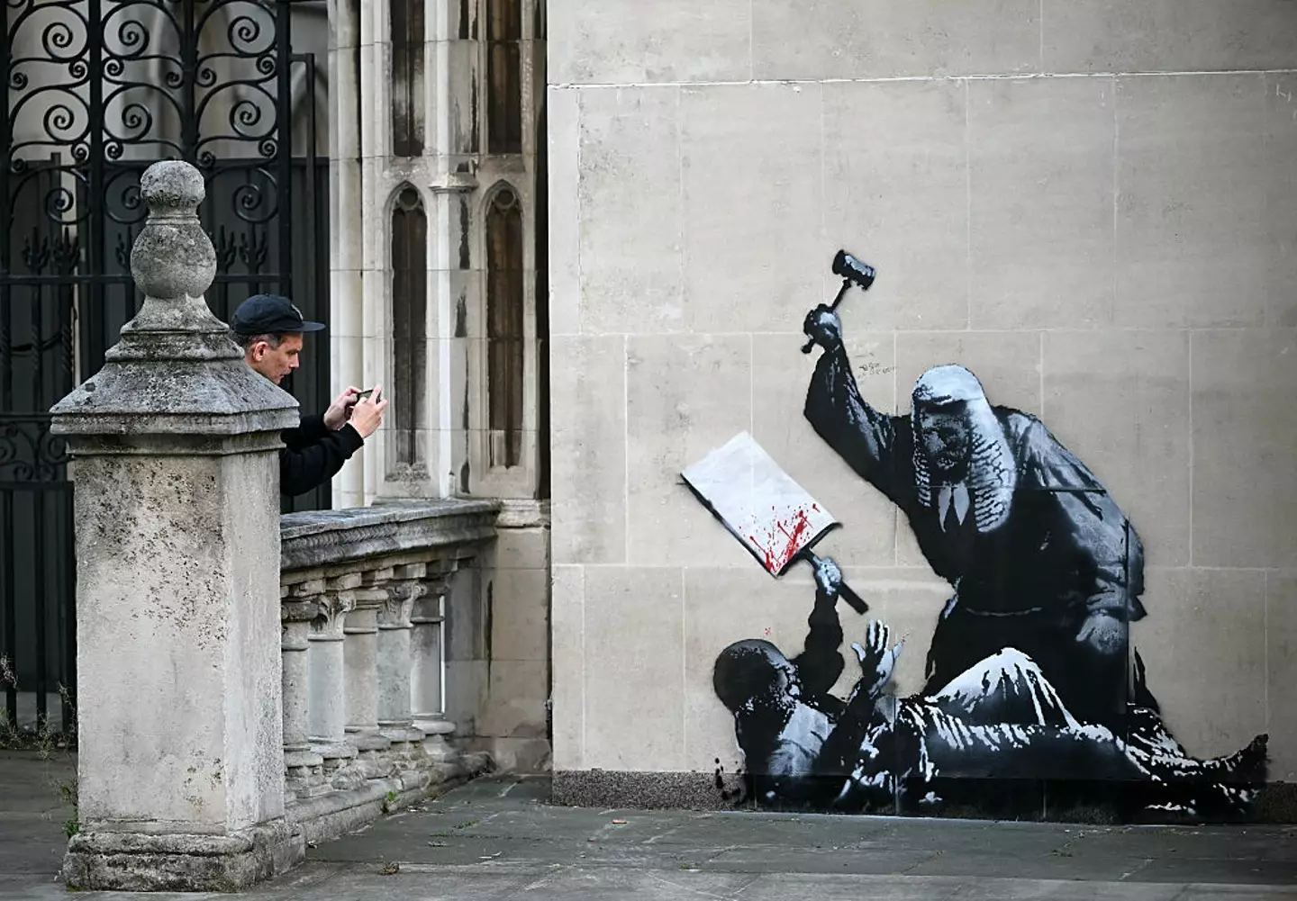Banksy's latest artwork has now been scrubbed off (JUSTIN TALLIS/AFP via Getty Images)