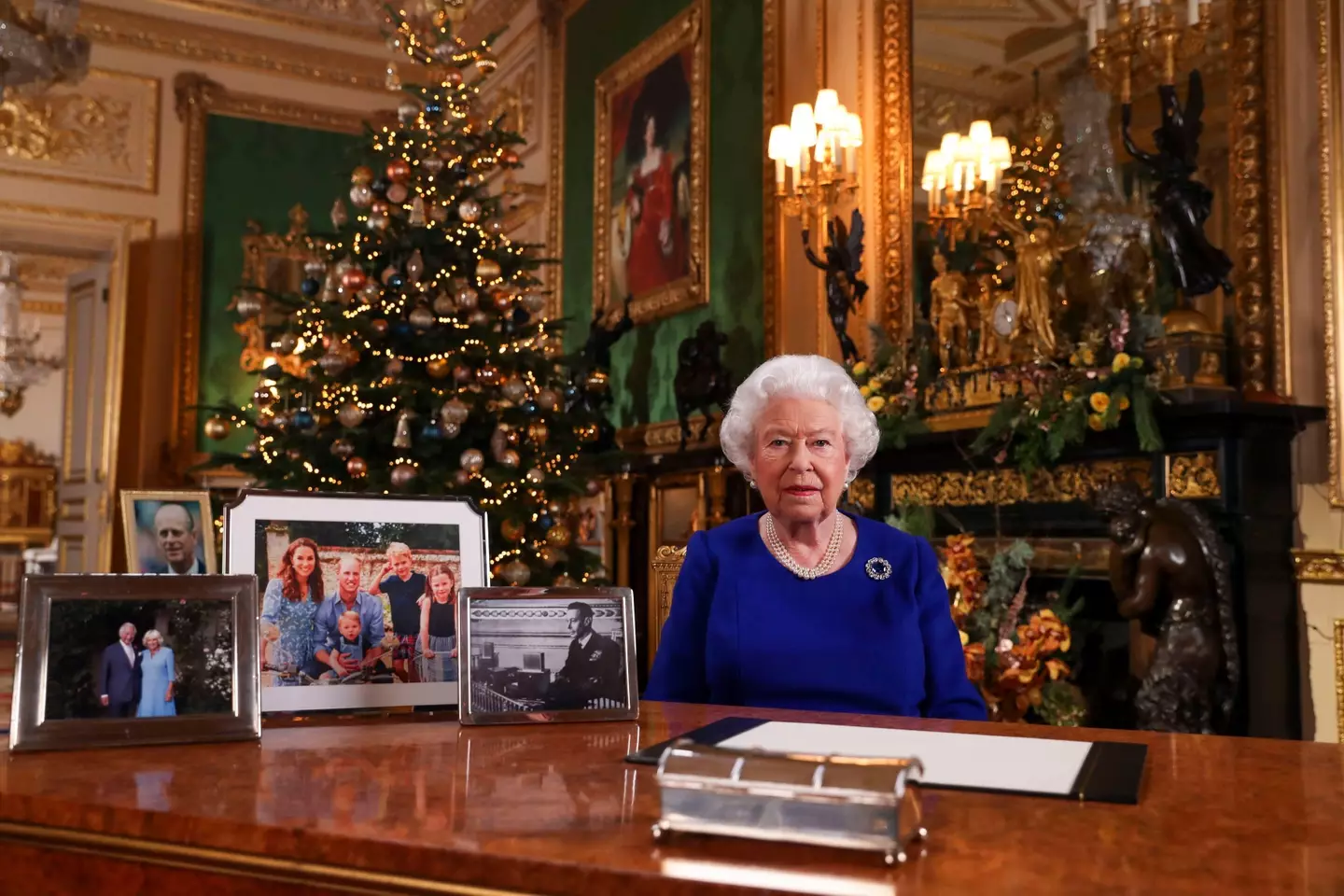 The Queen will reportedly eat quite a 'boring' Christmas meal.