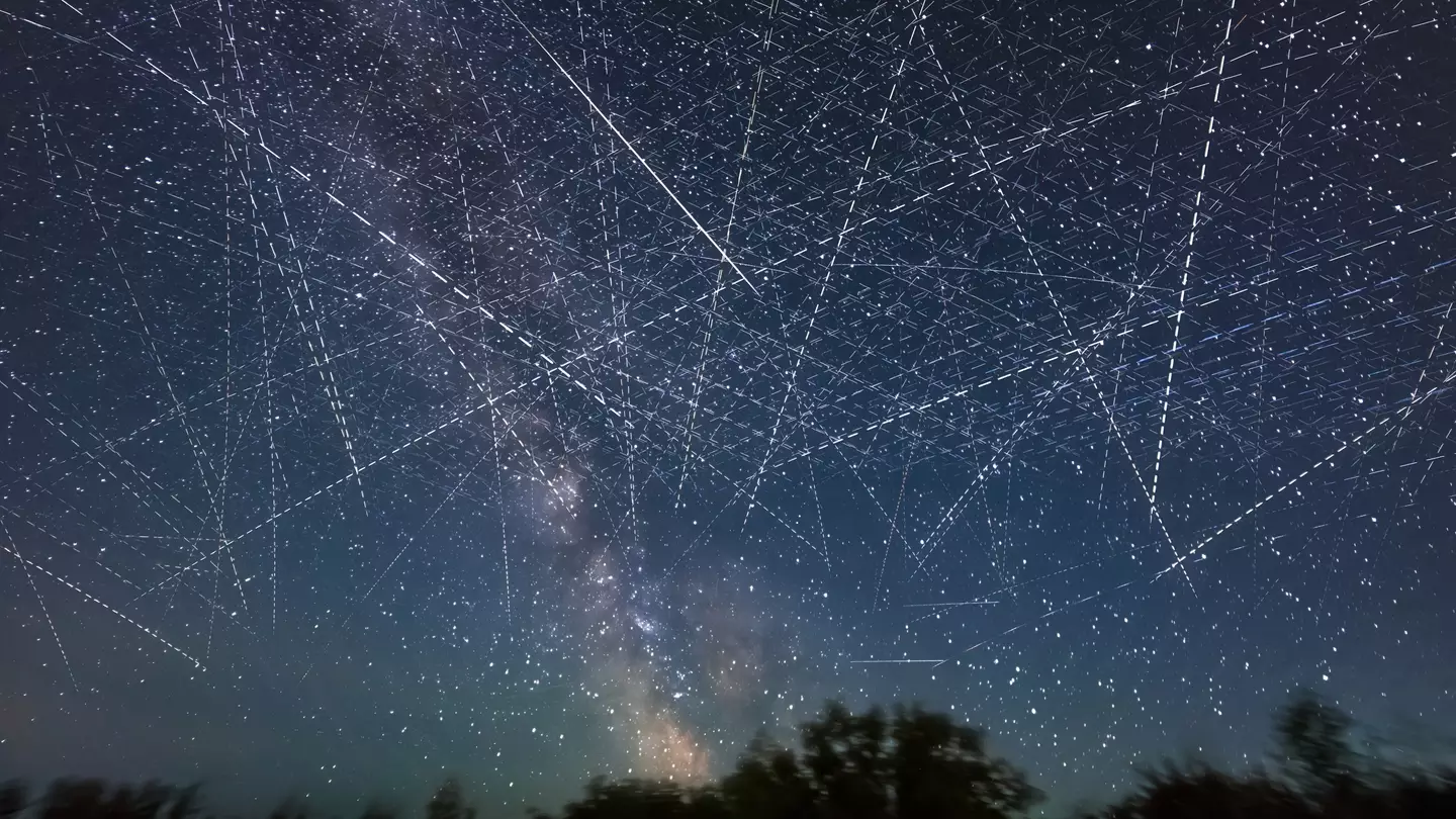Alarming simulation shows satellites orbiting Earth as Kessler syndrome fears renewed