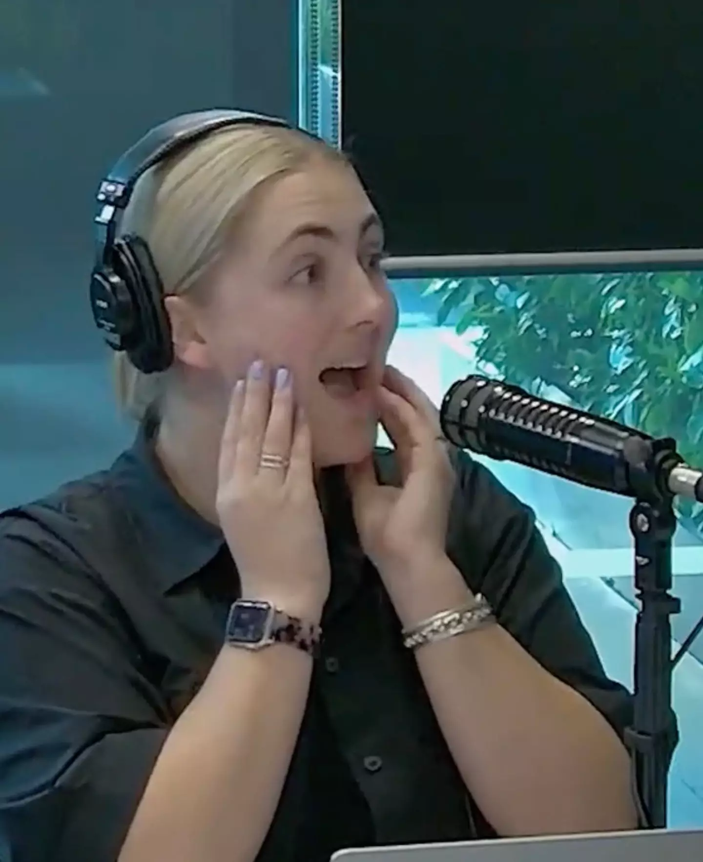 The radio hosts were visibly stunned by Callum's story. (TikTok/@fvhzm)