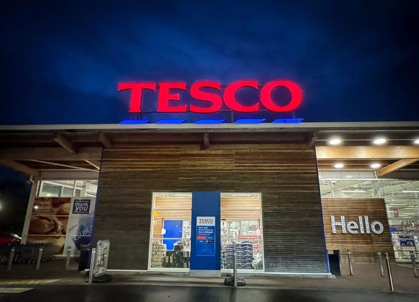 The Tesco worker allegedly shamed the mother for allowing her child to eat in the shop.