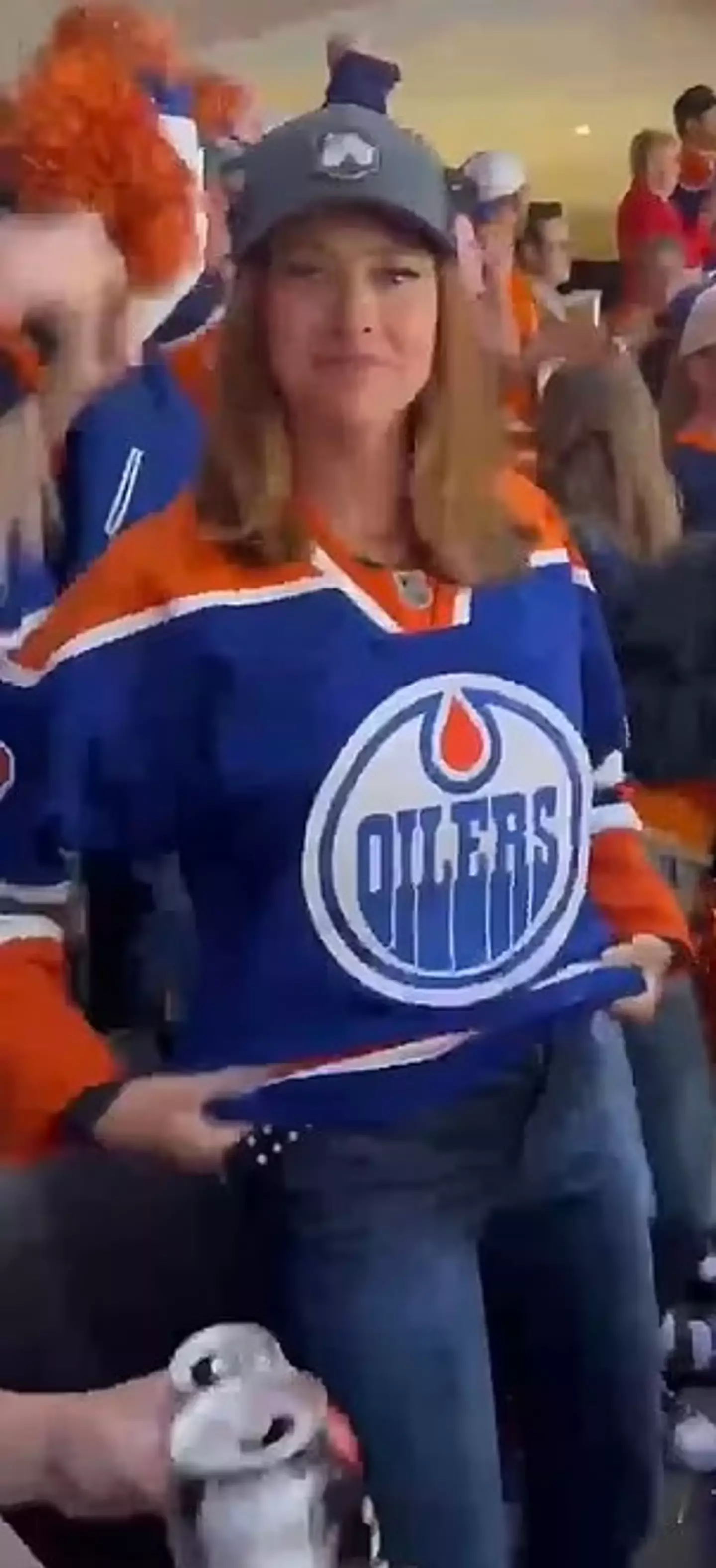 The voluptuous hockey fan flashed the crowd at a game in Canada. (X/@Stashme)