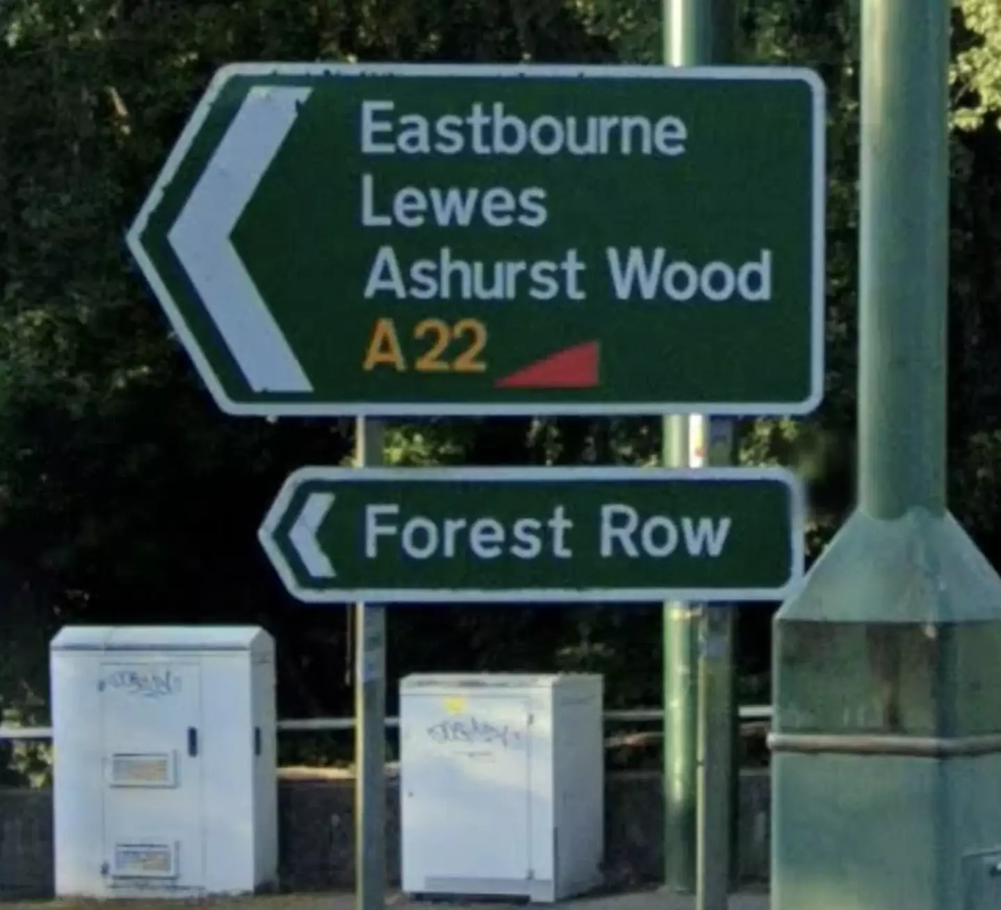 The sign has left Redditors confused.
